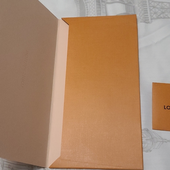 Louis vuitton ribbon card and envelope - Picture 3 of 5